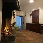 Casa Nel Centro Storico Di Hébergement de vacances Borno