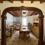 Casa Nel Centro Storico Di Hébergement de vacances Borno