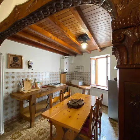 Casa Nel Centro Storico Di * Borno